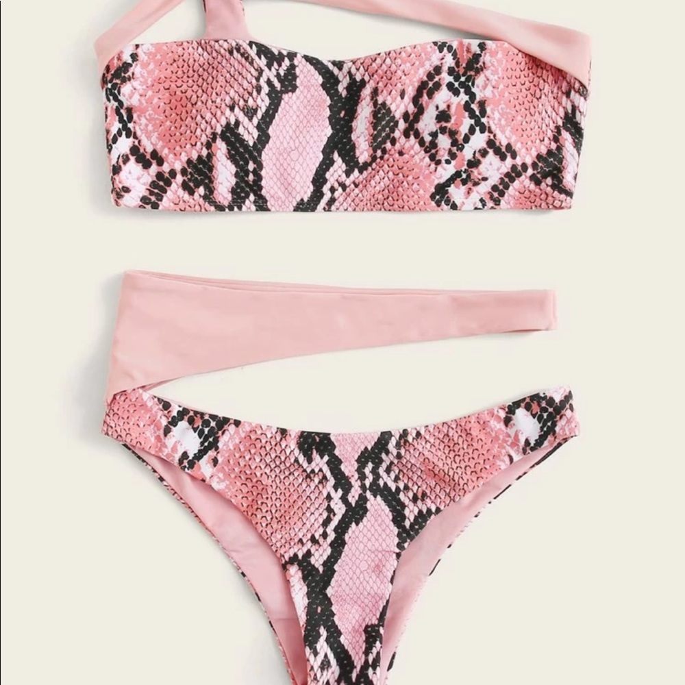 Bikini - Picture 7 of 8